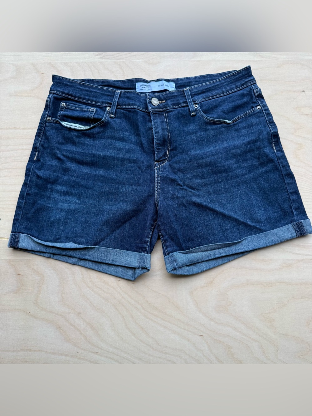 Signature Levi Strauss Mid Rise Shorts Cuffed Classic Dark Wash Denim Women's 10